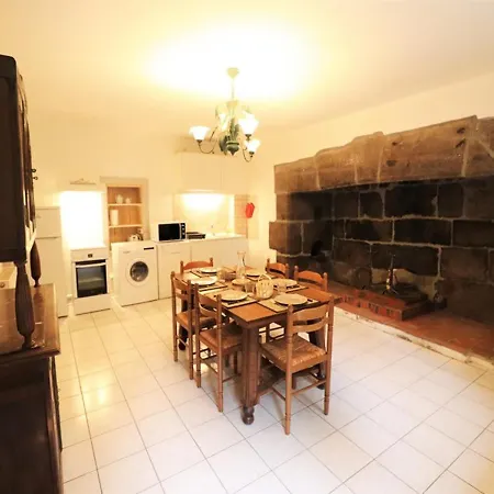 Maison En Pierre Avec Jardin Pres De Vic-sur-cere, Proche Cantal Et Parc Des Volcans, Tout Confort. - Fr-1-742-176 Дом отдыха *